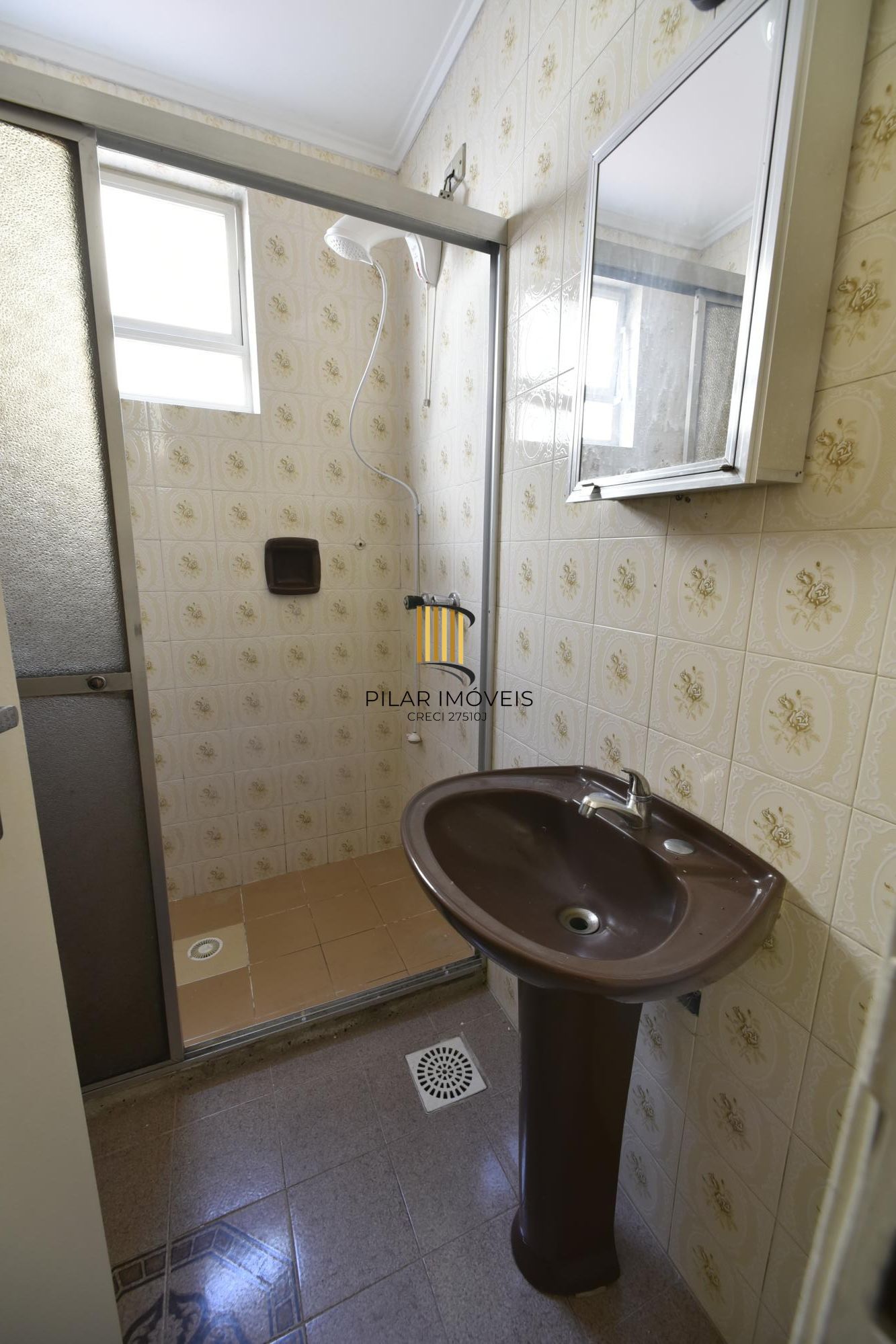 Apartamento com 2 dormitórios e terraço na Cristóvão Colombo!