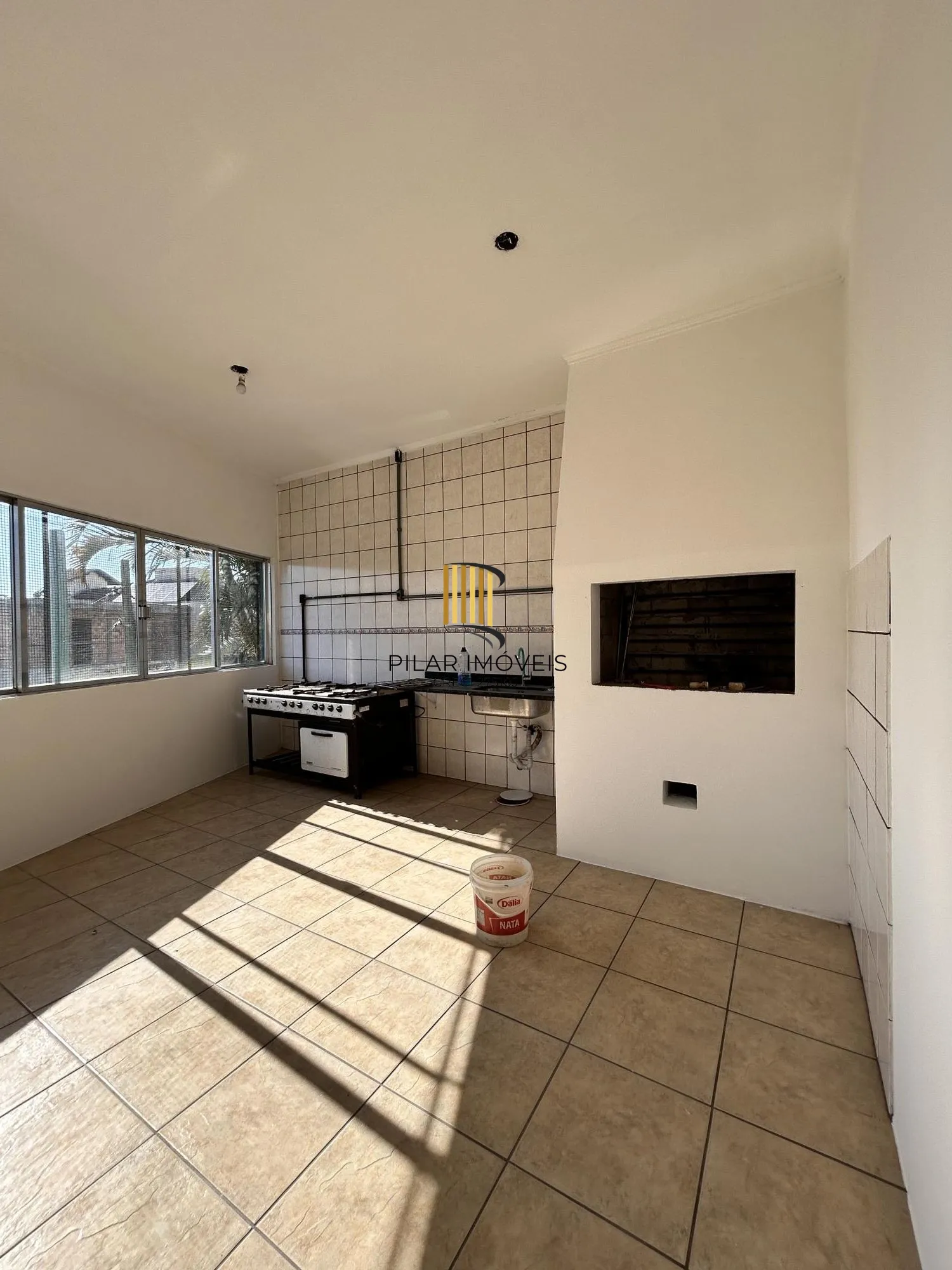PRÉDIO COMERCIAL - 214M2 DE ÁREA PRIVATIVA - BAIRRO MATO GRANDE - CANOAS/RS