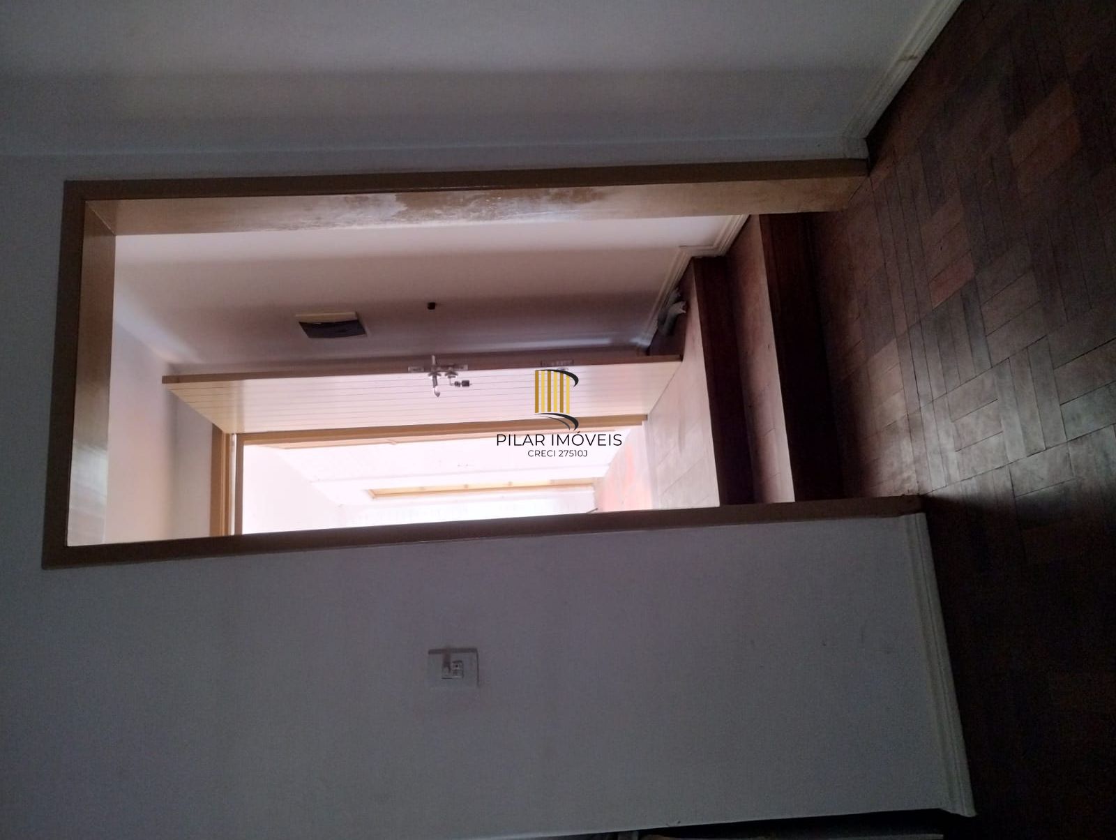 Excelente Casa com 03 suítes + Apto nos fundos com 01 Dor. Garagem 3 carros
