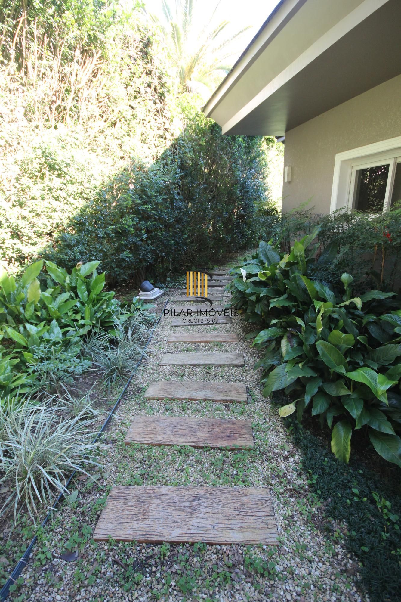 Casa Alto Padrão em Condomínio Fechado - 4 Suítes, Vista Panorâmica