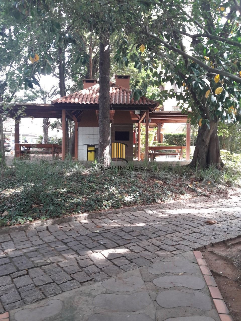 APTO 03 DORM. ELEVADOR ,01 GARAGEM, SACADA COM CHURRASQUEIRA, LAREIRA
