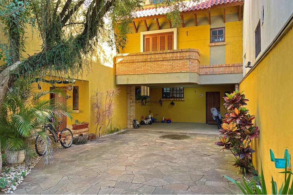 Casa de Condomínio 3 dormitórios no bairro Pedra Redonda