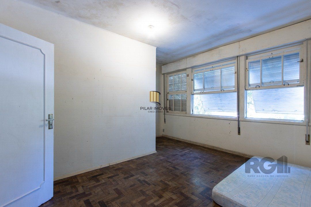 Casa 7 dormitórios no bairro Pedra Redonda