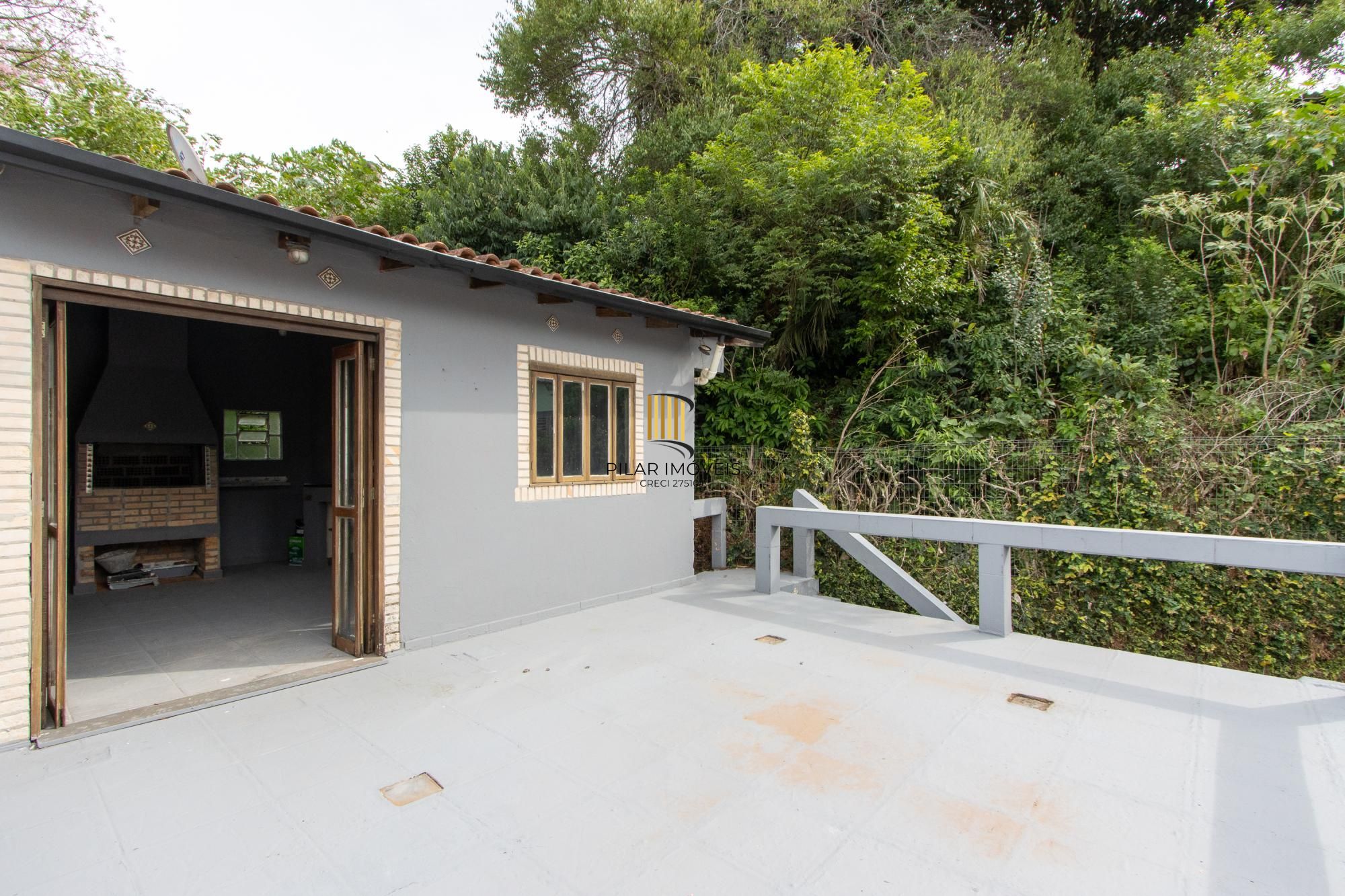 Casa para Venda - 235m², 2 dormitórios, 4 vagas - Cavalhada