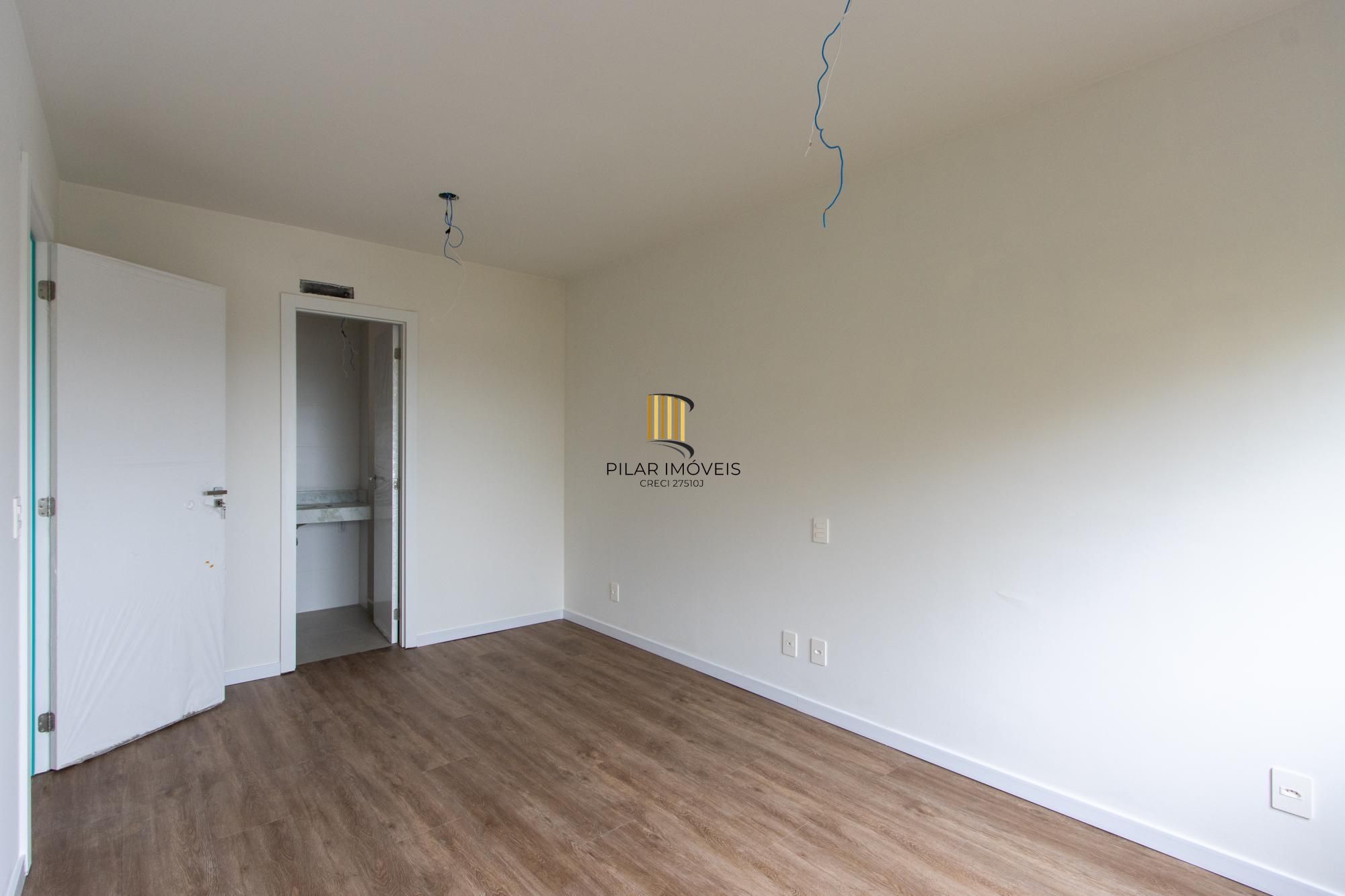 Infra Completa 3 Dormitórios sendo 1 suíte 1 Banheiro social acesso para os dois quartos. churrasqueira e lareira.