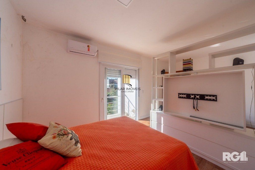 Casa, totalmente mobiliada, 3 dormitórios, 1 uma suíte com closet e sacada