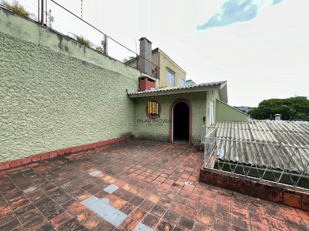 Casa 03 dormitórios,  287m² privativos Bairro Santa Tereza!