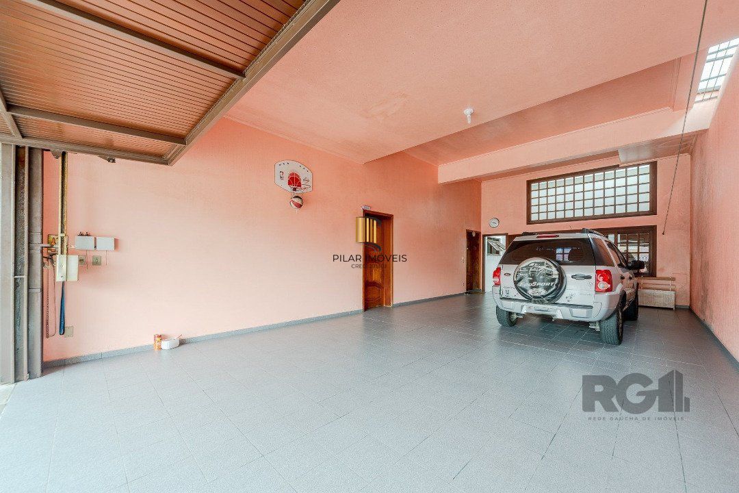 Casa para Venda - 646m², 4 dormitórios, sendo 2 suites, 4 vagas - Jardim Isabel