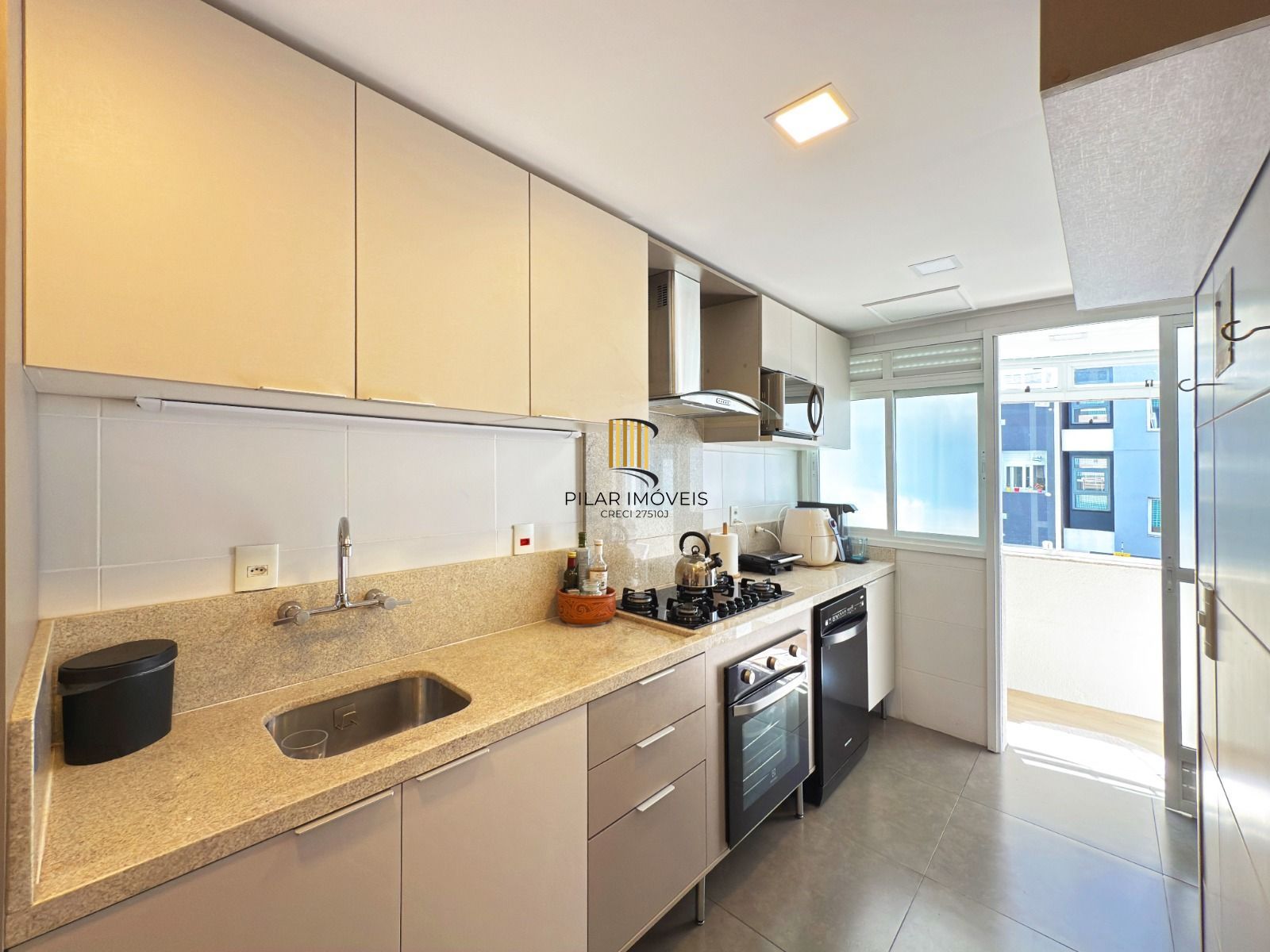 Excelente apartamento de 3 dormitórios, 1 suíte e 2 vagas de garagem.