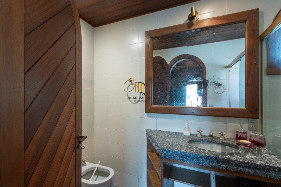 Casa para Venda - 645m², 4 dormitórios, sendo 4 suites, 11 vagas - Tristeza