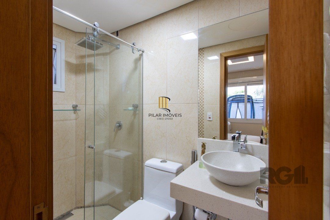 Casa com 5 suites com area privativa 714,00
