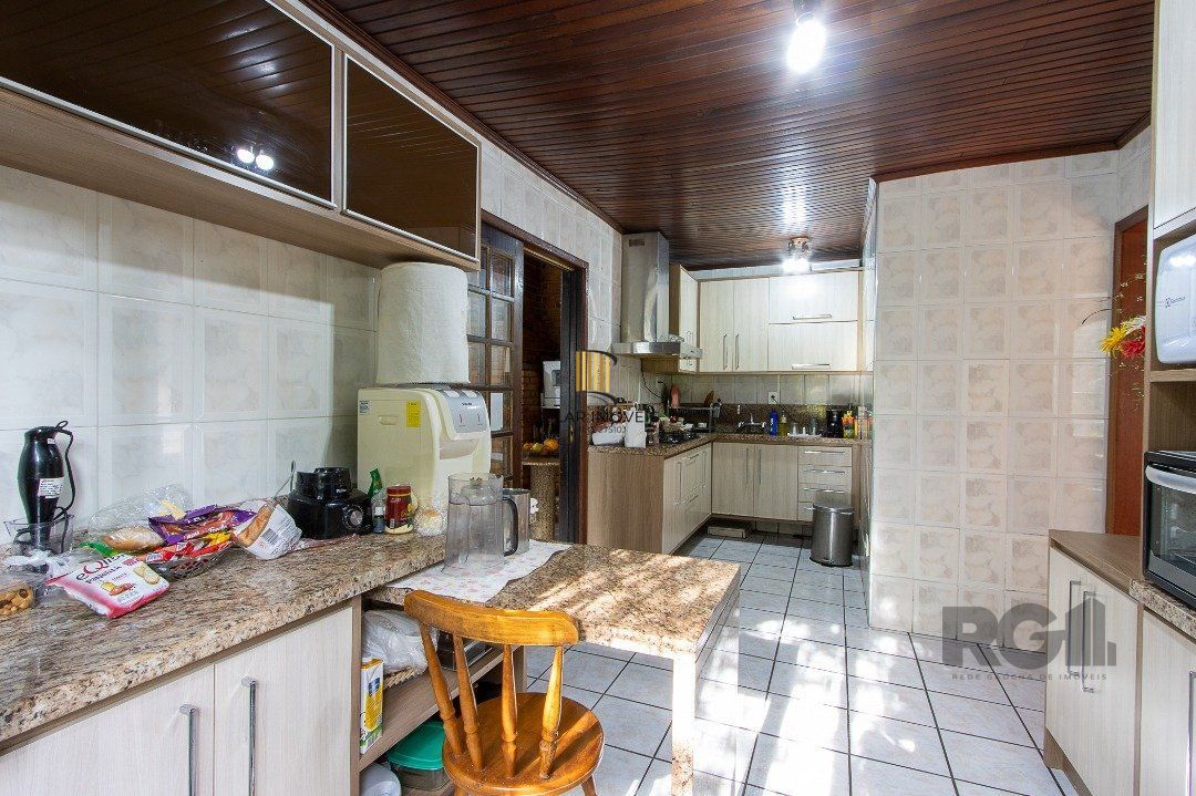 Casa 4 Dormitório(s) Bairro Nonoai
