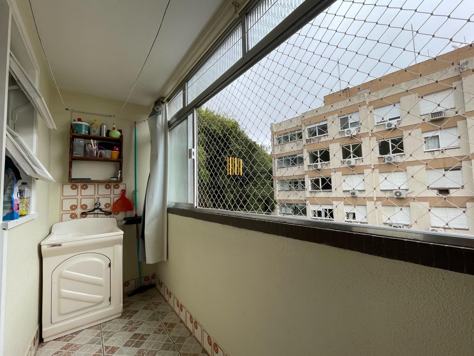 Apartamento com linda vista definida para o Rio Guaíba ? amplo, arejado e com sol da tarde!