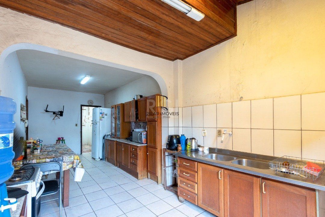 Casa para Venda - 149.99m², 6 dormitórios, sendo 2 suites, Nonoai