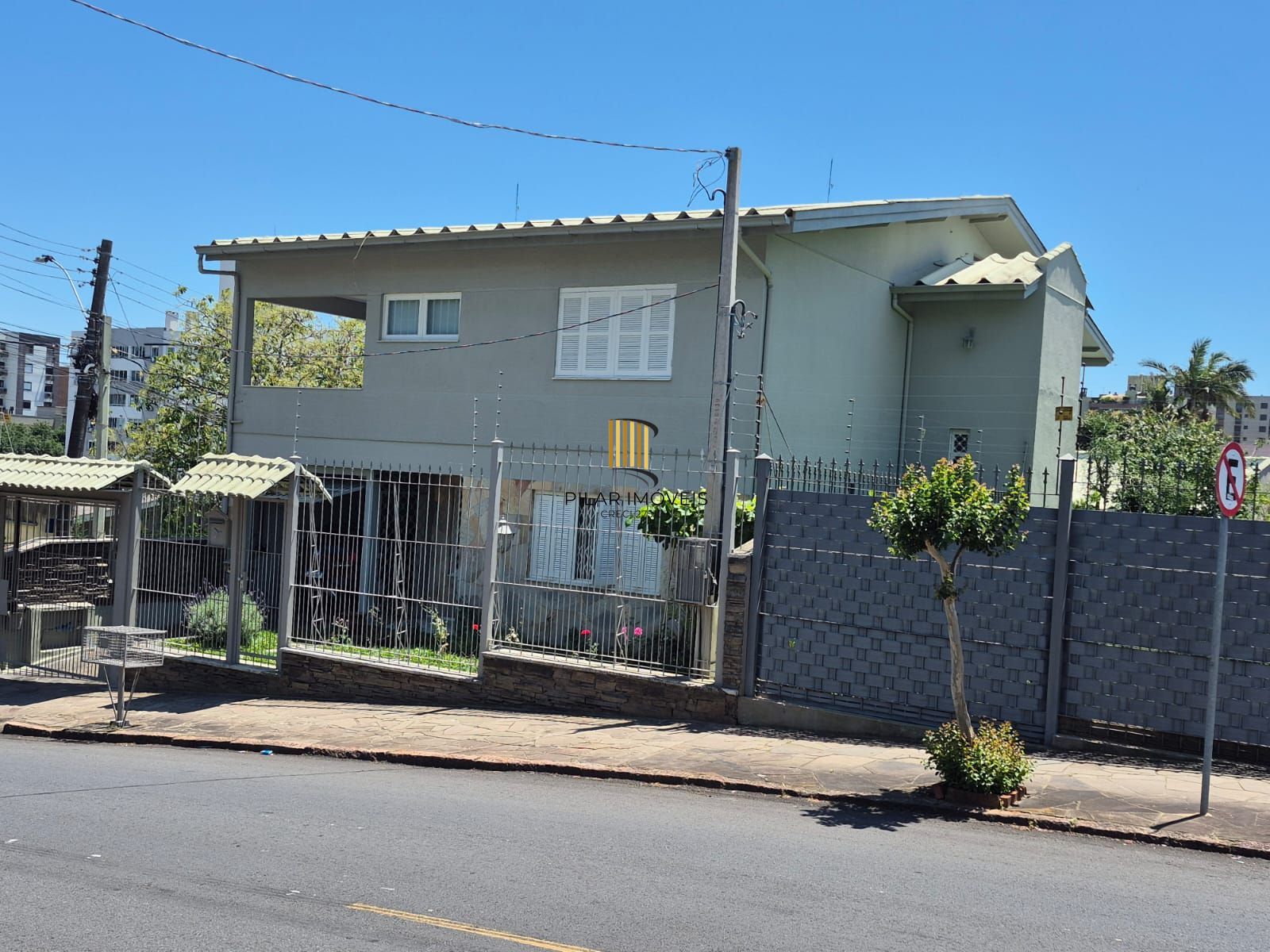 Casa 4 Dormitórios 1 suite 3 banheiros piscina e churasqueira