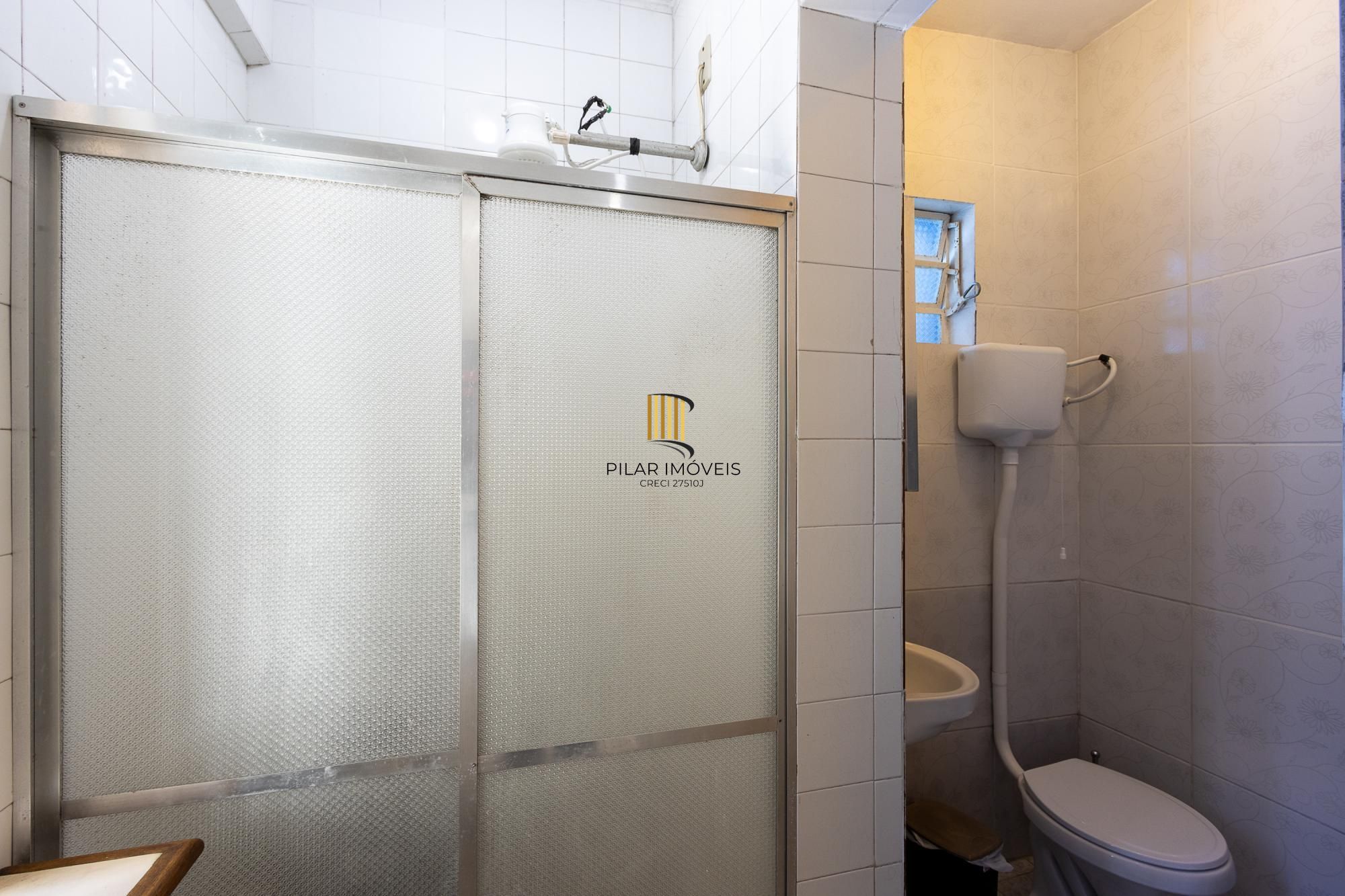 Casa de alvenaria, 4 dormitórios, 2 suítes, bairro Cristal.