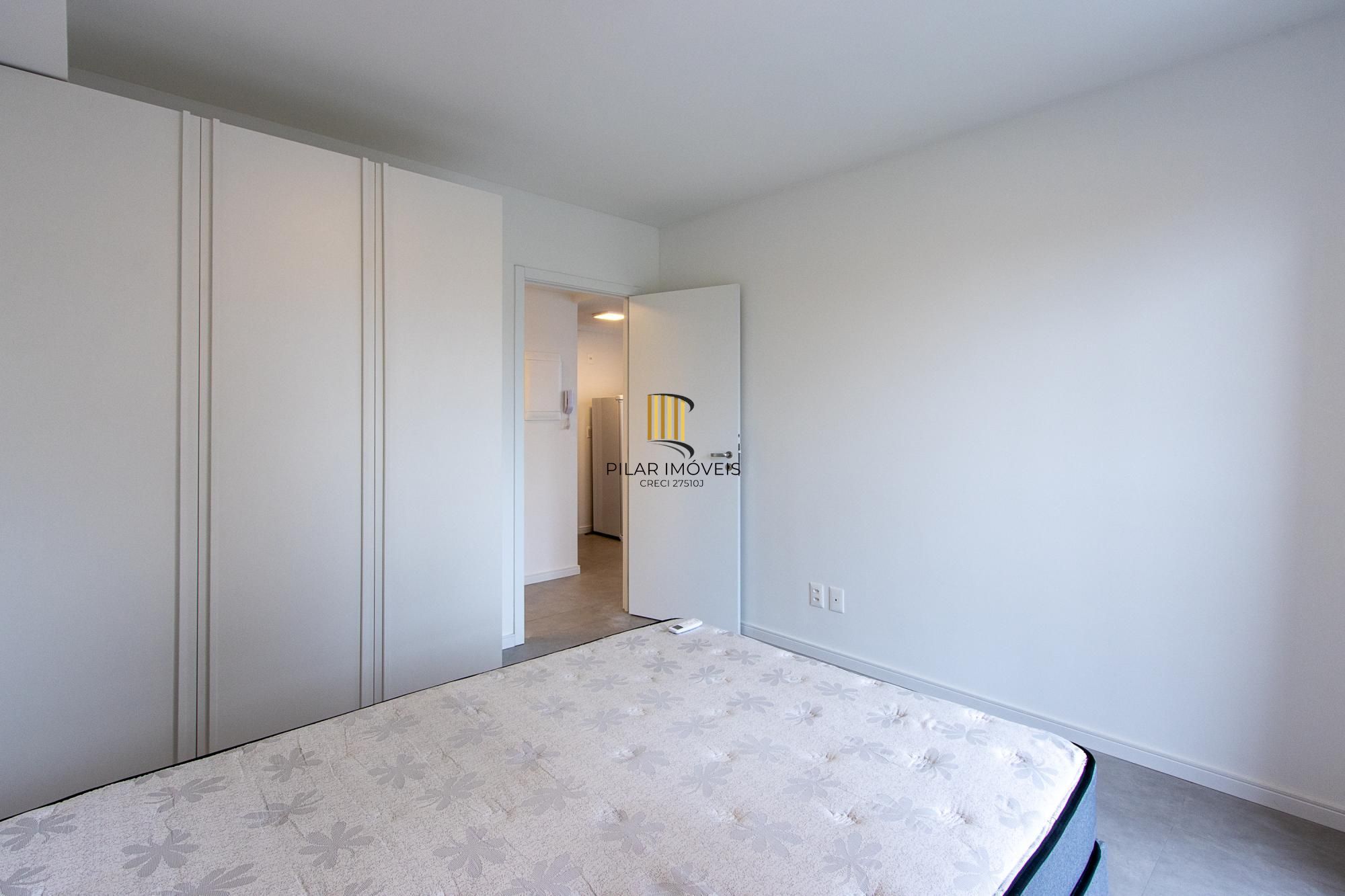 apartamento de 01 dormitório suíte, localizado no moderno no coração do bairro Petrópolis.