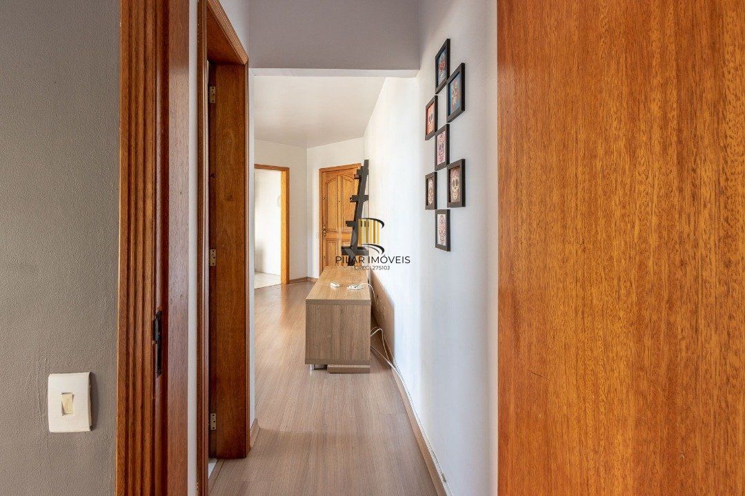 Apartamento de 1 dormitório, living, cozinha, área de serviço e banheiro social.