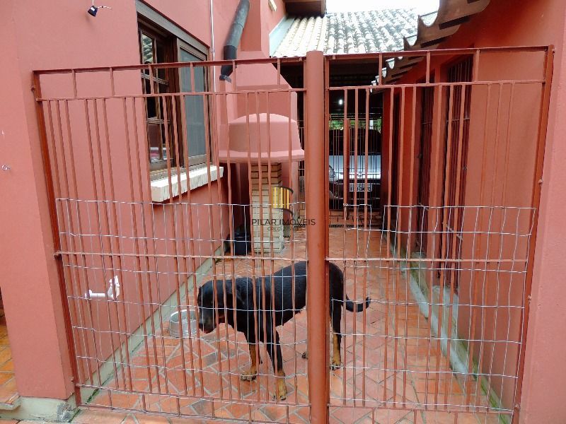 Casa para Venda com 3 dormitórios, sendo 2 suites e 3 vagas no bairro Belém Novo