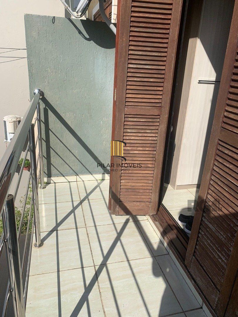 Casa 3 dormitórios no bairro Hípica