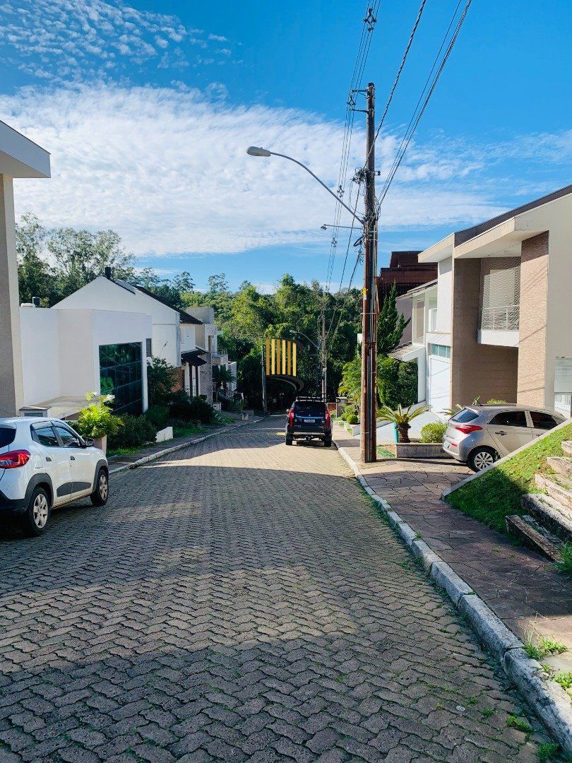 Casa de Condomínio 3 dormitórios no bairro Lomba do Pinheiro