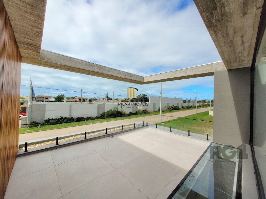 Casa de Condomínio 5 dormitórios no bairro Atlântida Sul