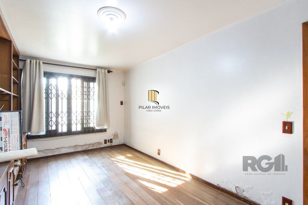 Casa para Venda - 72.6m², 4 dormitórios, sendo 1 suites, 6 vagas - Camaquã