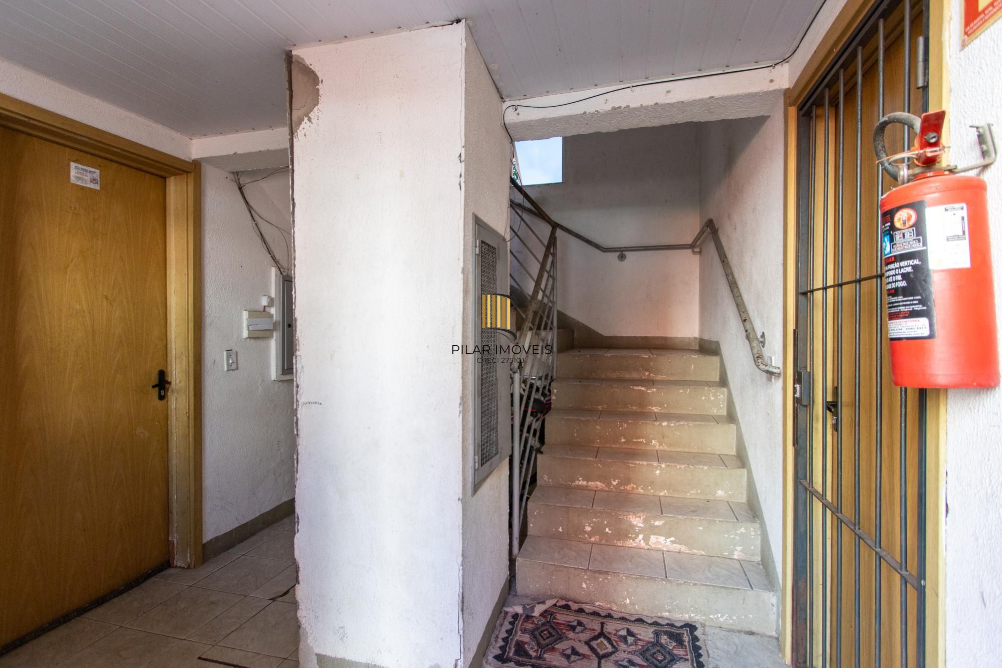 Apartamento reformado, 2 dormitórios, 1 vaga