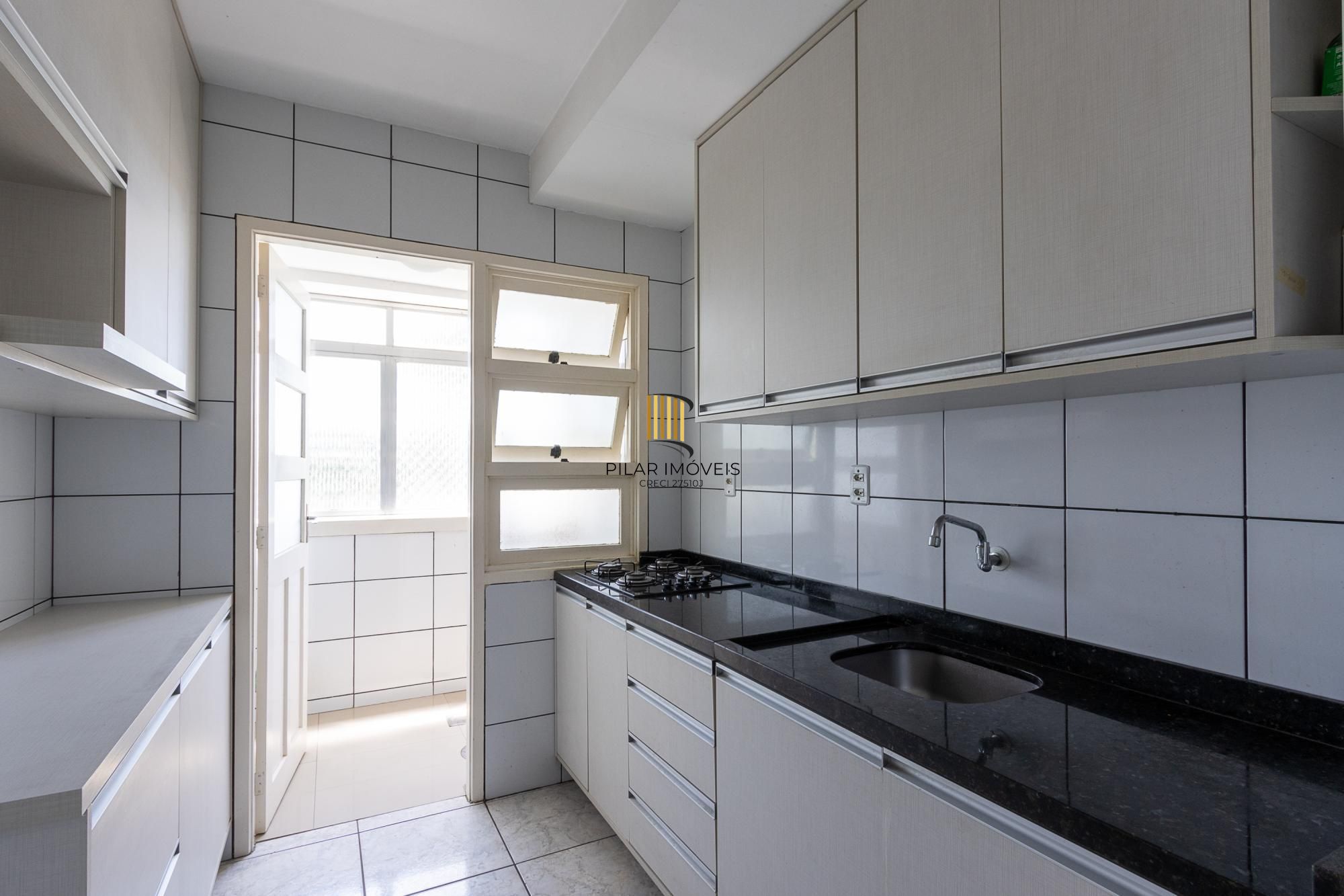 Apartamento, desocupado, 2 dormitórios e vaga escriturada, elevador -Cavalhada