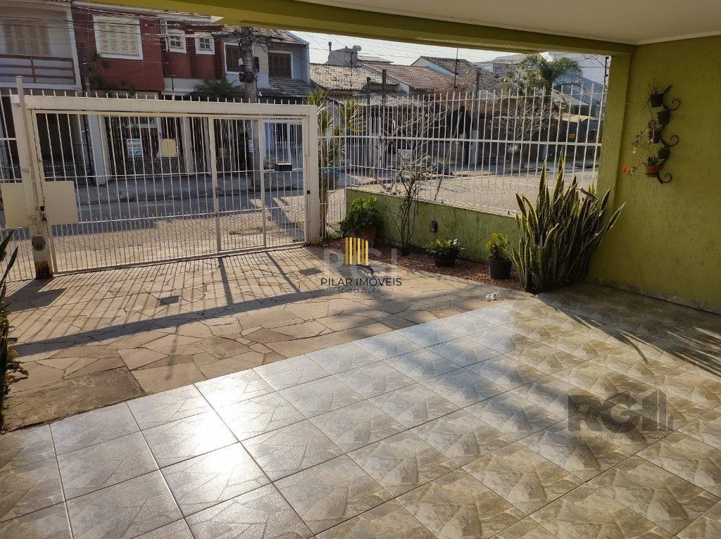 Casa para Venda - 167m², 3 dormitórios, sendo 1 suites, 7 vagas - Hípica