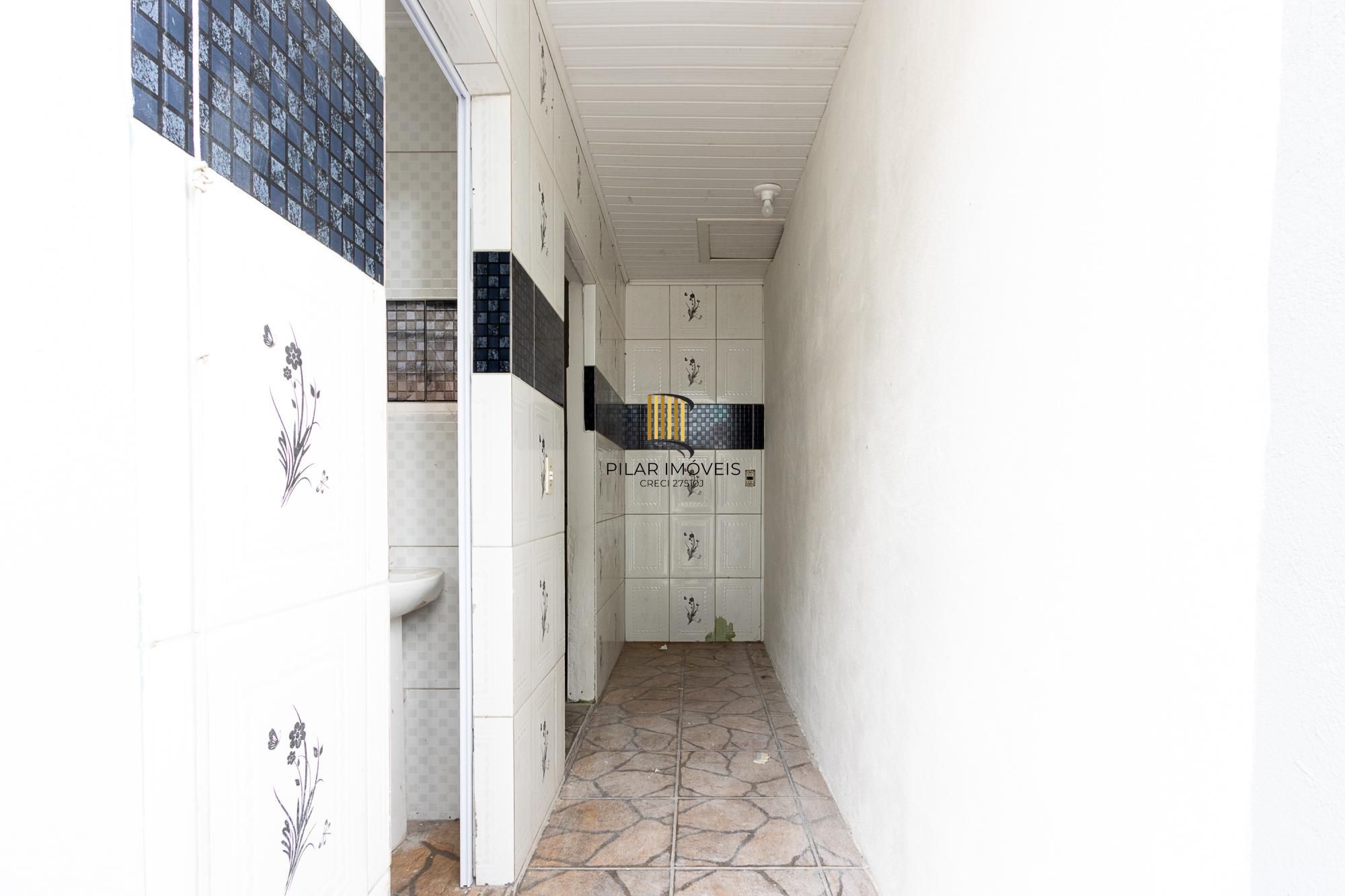 Casa (sobrado), 2 dormitórios, pátio - Bairro Hípica