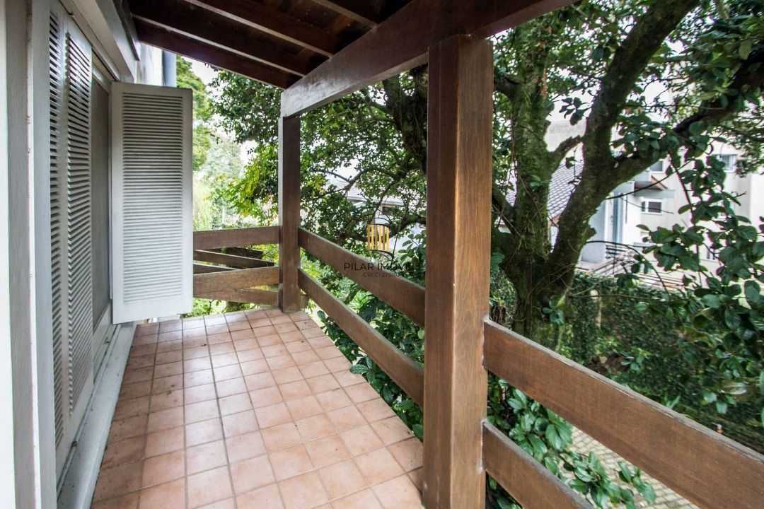 Casa para Venda - 489m², 4 dormitórios, sendo 2 suites, 3 vagas - Cristal