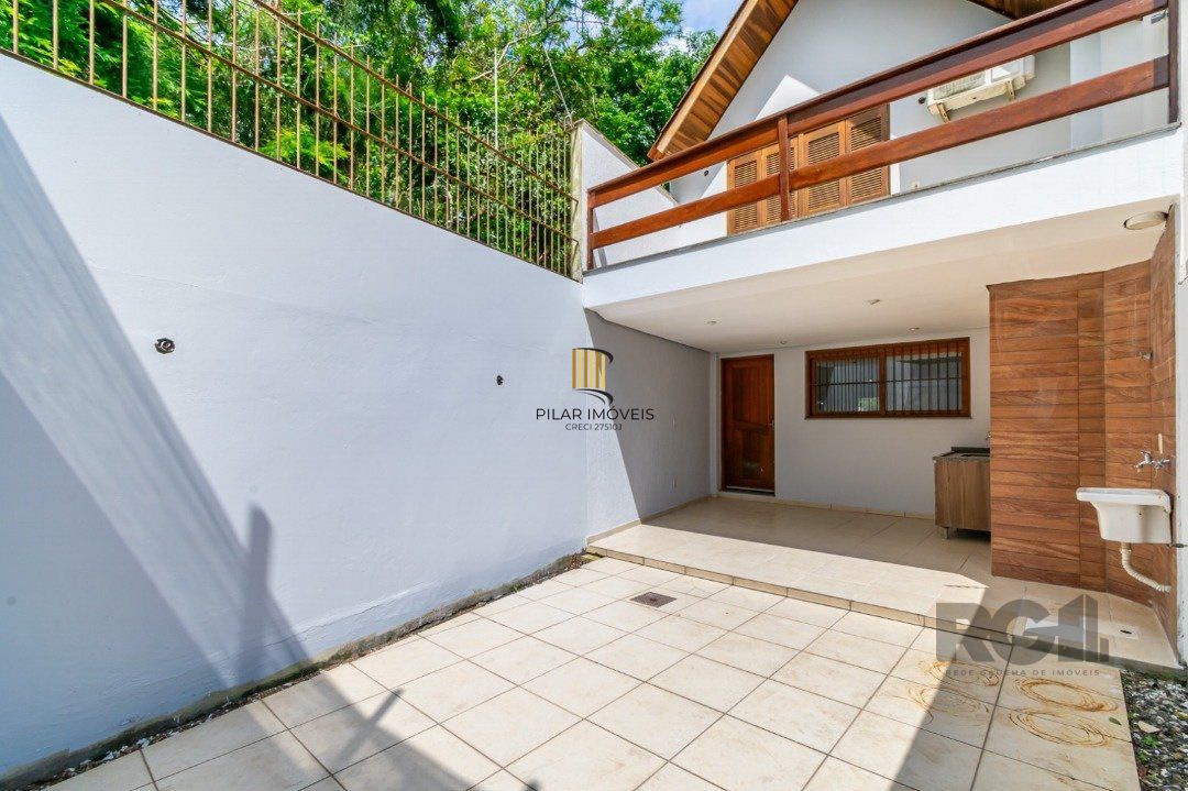 Casa 3 dormitórios no bairro Espírito Santo