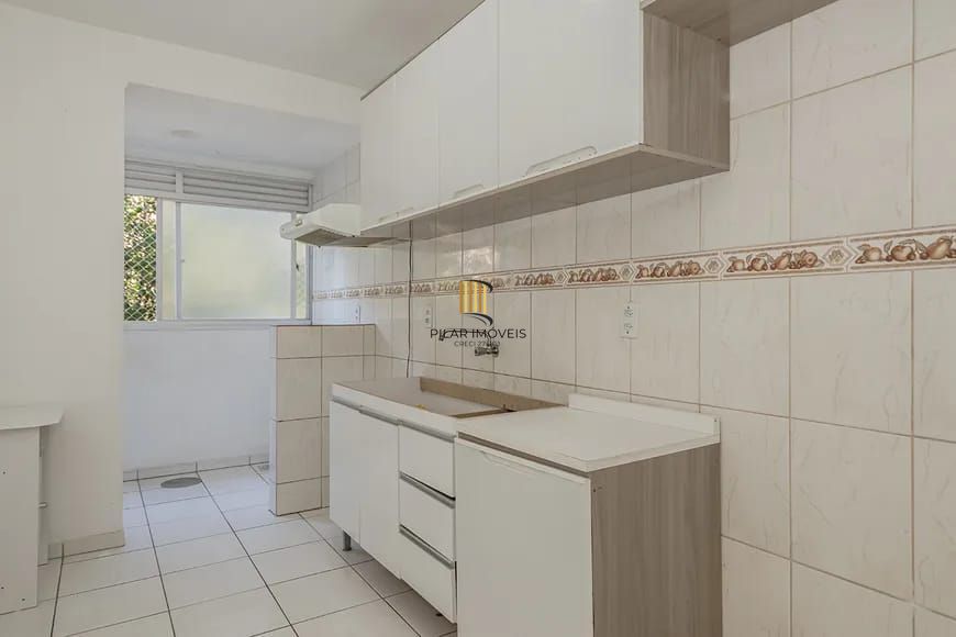 Apartamento de 2 quartos, no Bairro Tristeza, semi-mobiliado, com vaga escriturada.