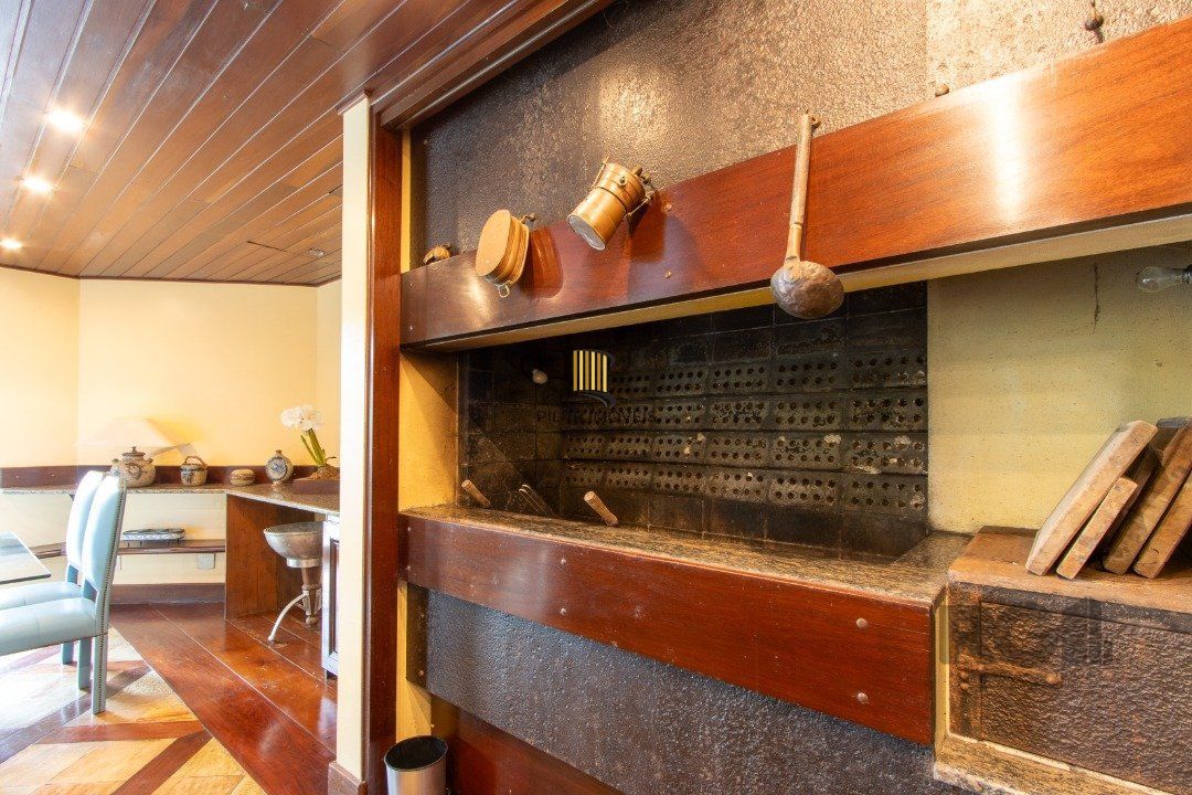 Casa para Venda - 645m², 4 dormitórios, sendo 4 suites, 11 vagas - Tristeza