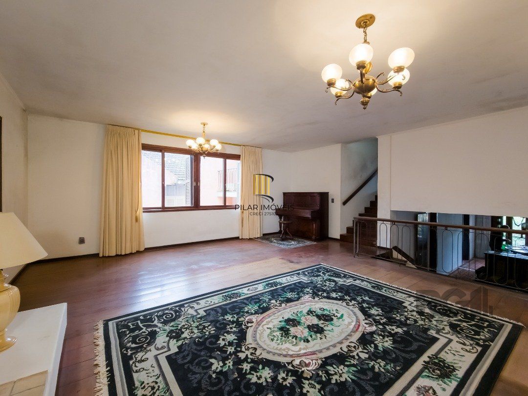 Casa 4 dormitórios no bairro Teresópolis