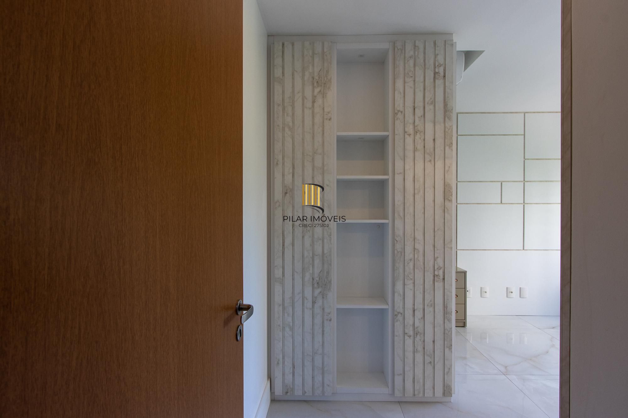 Apartamento totalmente reformado e impecável para locação - 3 quartos sendo uma suíte - Bairro Cavalhada