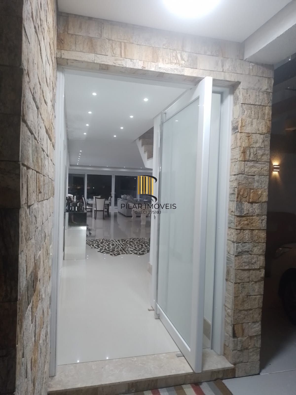 Excelente Casa à Venda no Condomínio Terra Ville
