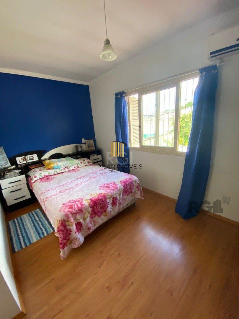 Casa para Venda - 250m², 3 dormitórios, sendo 1 suites, 2 vagas - Cristal