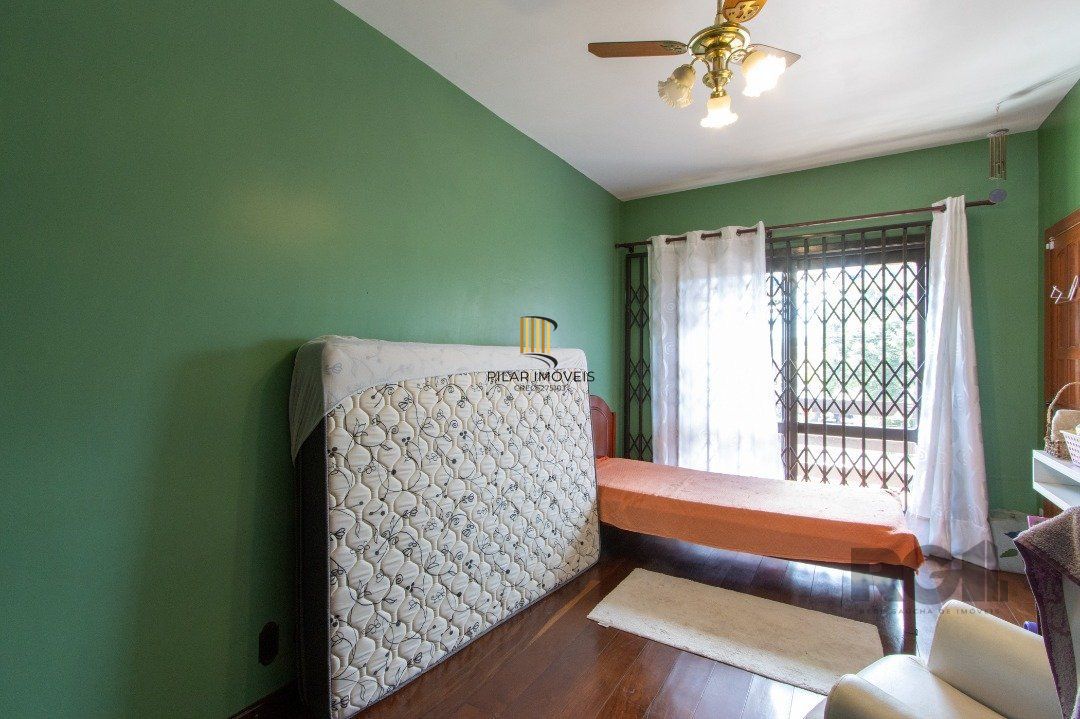 Casa para Venda - 500m², 4 dormitórios, sendo 1 suites, 4 vagas - Coronel Aparício Borges