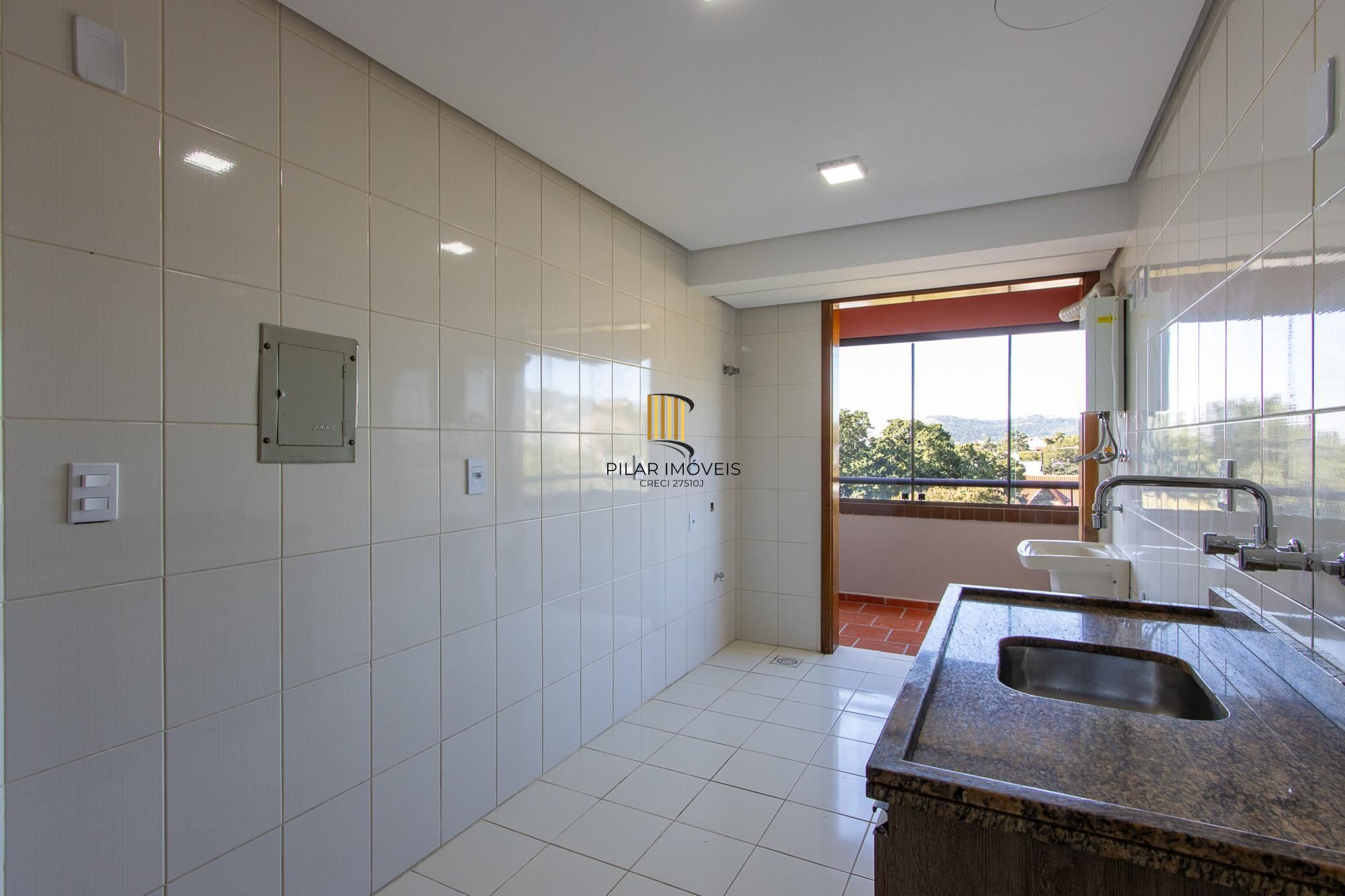 Apartamento de 2 dormitórios, 1 suíte e 2 vagas de garagem no bairro Tristeza.