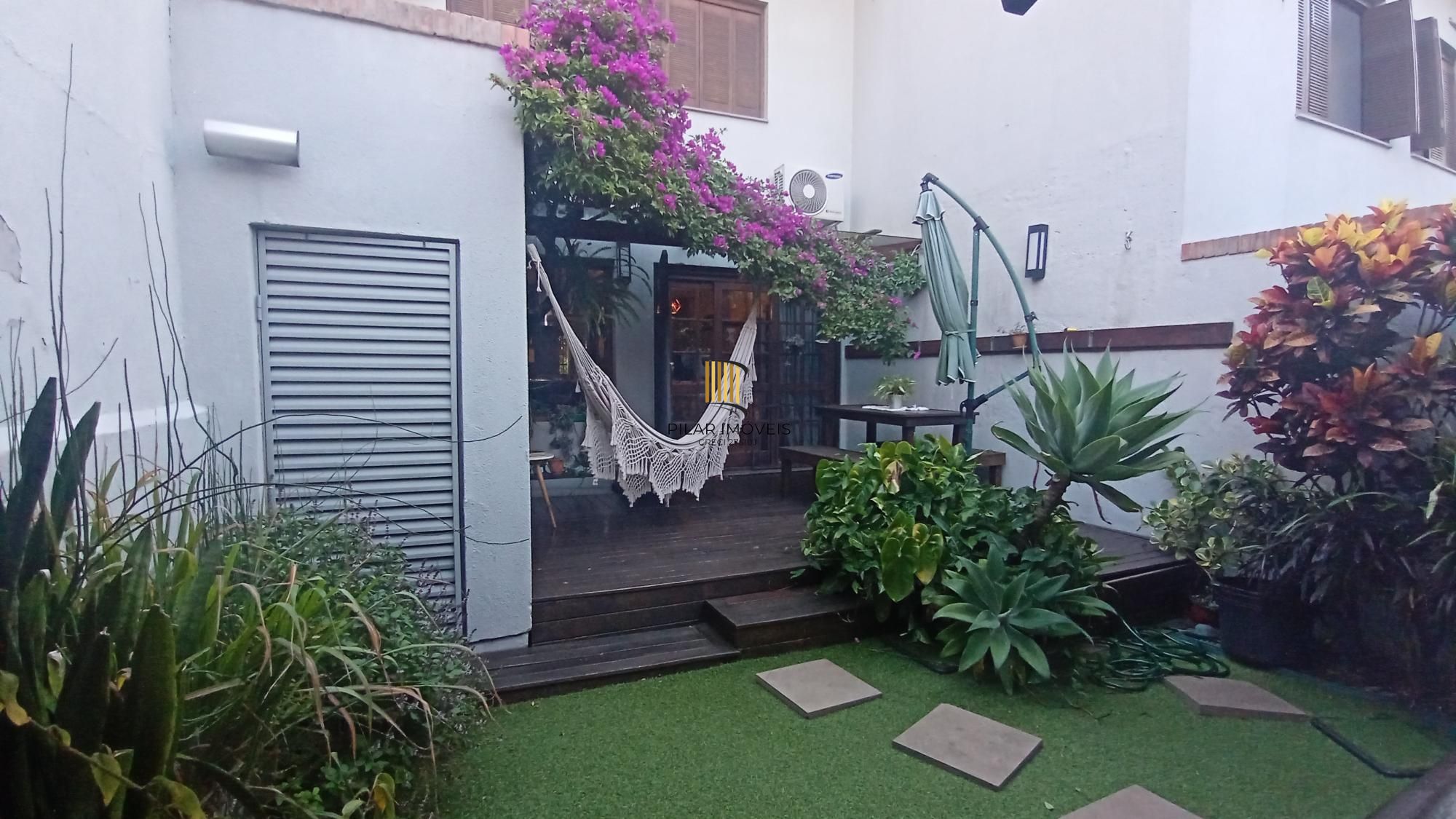 Casa de Condomínio com 3 Suítes, no bairro Tristeza