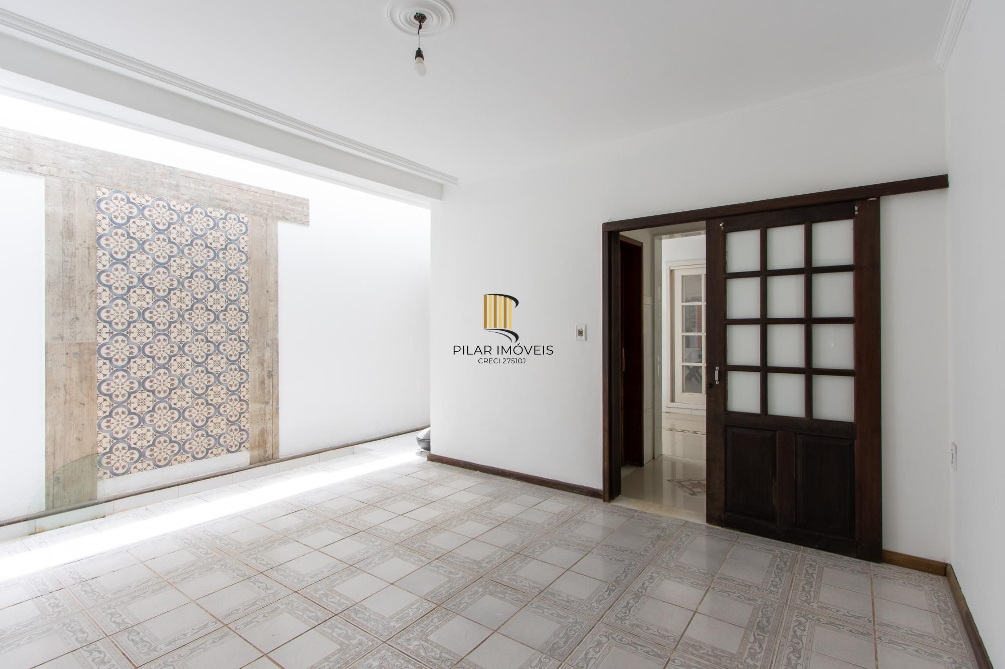 Casa Residencial à Venda no Bairro Guarujá, Porto Alegre, RS