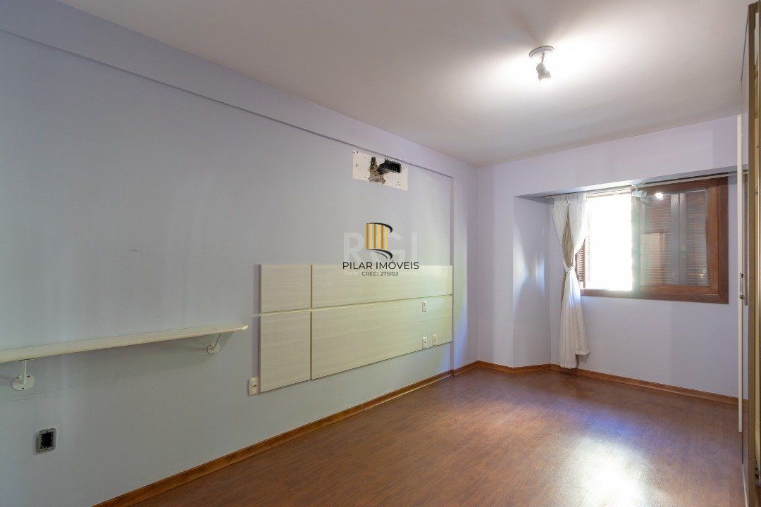 Casa para Venda - 233.34m², 3 dormitórios, sendo 1 suites, 4 vagas - Tristeza
