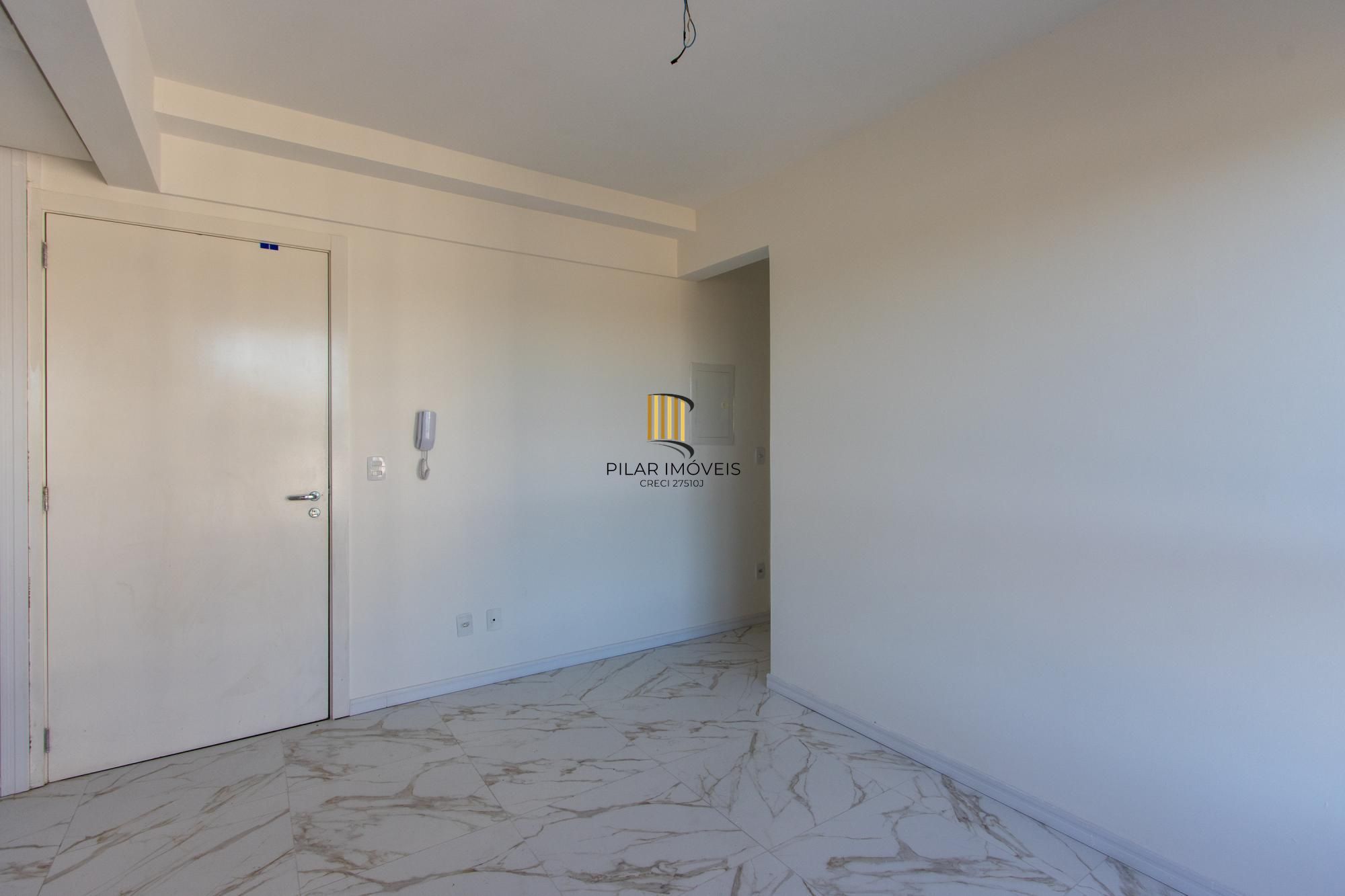 Apto com 3 dormitórios suíte e box coberto ( nunca habitado e reformado )
