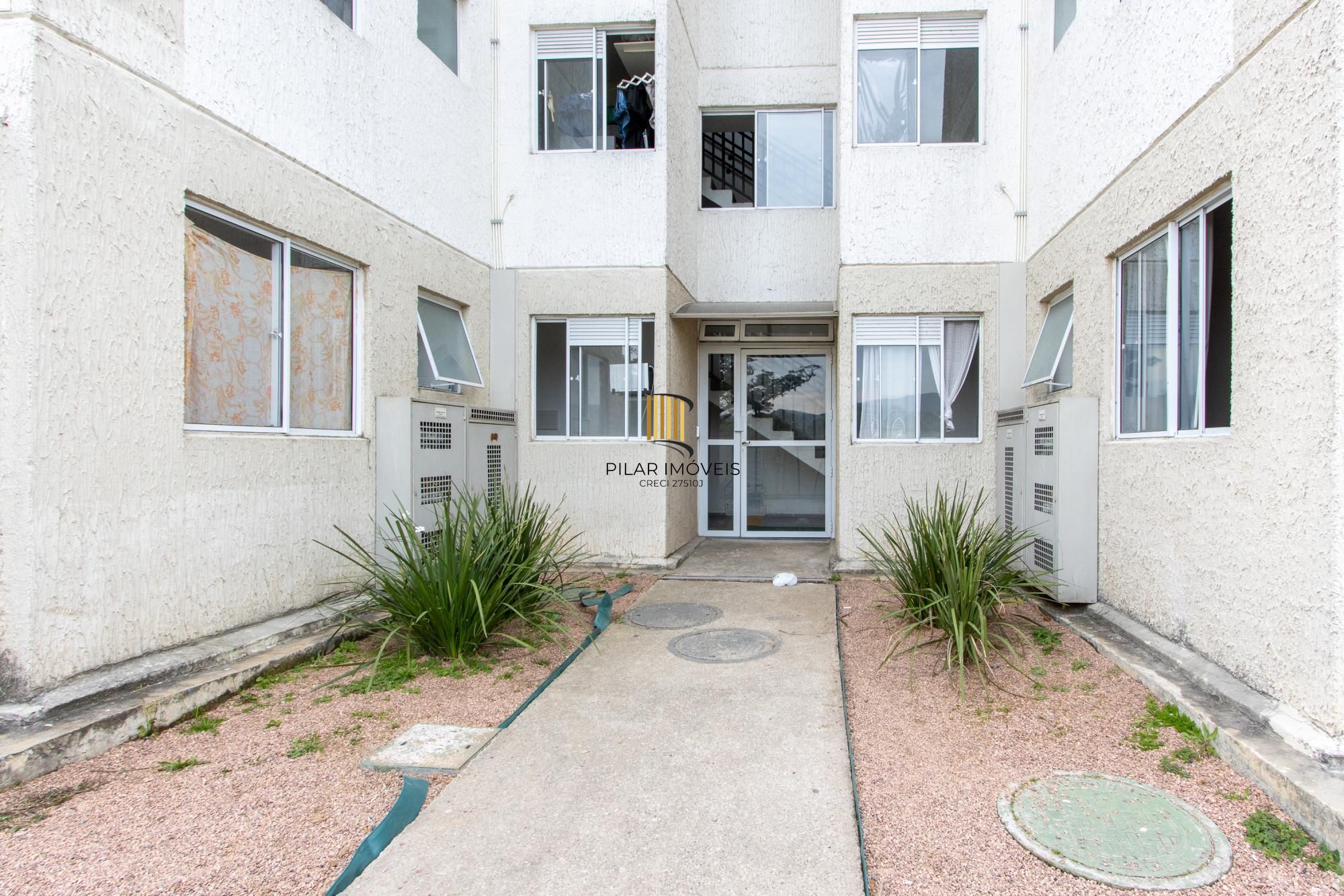 Charmoso Apartamento Semimobiliado de 2 Dormitórios e 1 vaga de garagem no bairro Restinga!