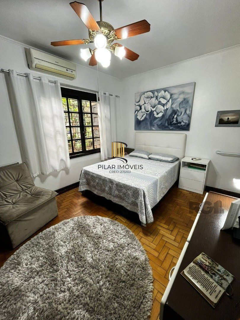 Casa 3 dormitórios no bairro Medianeira