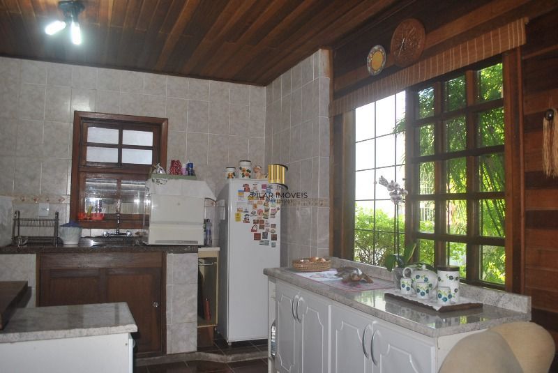 Casa para Venda - 250m², 3 dormitórios, 4 vagas - Serraria