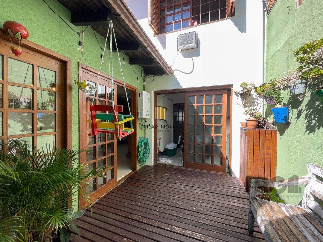 Casa no bairro Vila Assunção. 3dormitórios sendo 1 suíte e 2 vagas cobertas.
