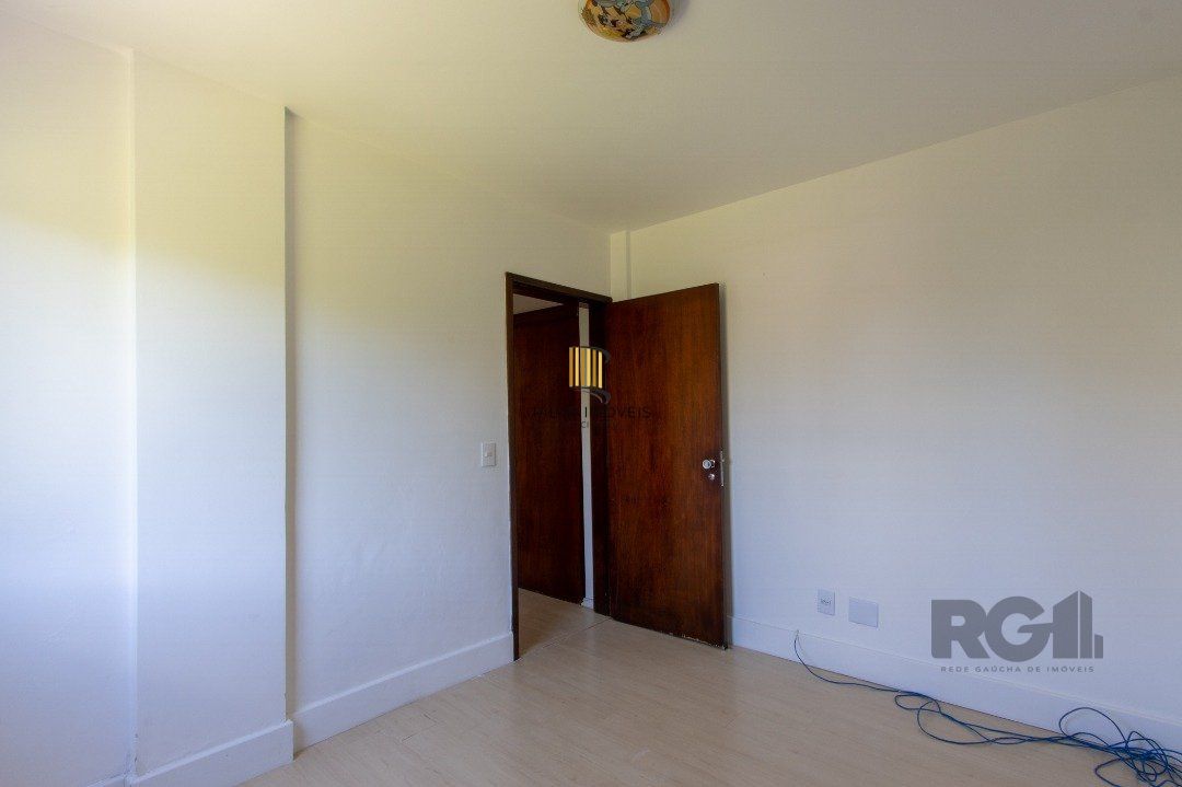 Apartamento, 2 dormitórios, bairro Cristal.
